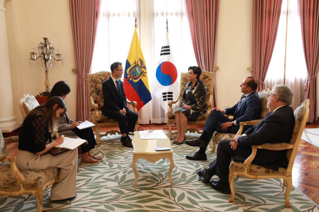 Entrega De Copias De Cartas Credenciales Del Embajador Jae Hyun Shim 1